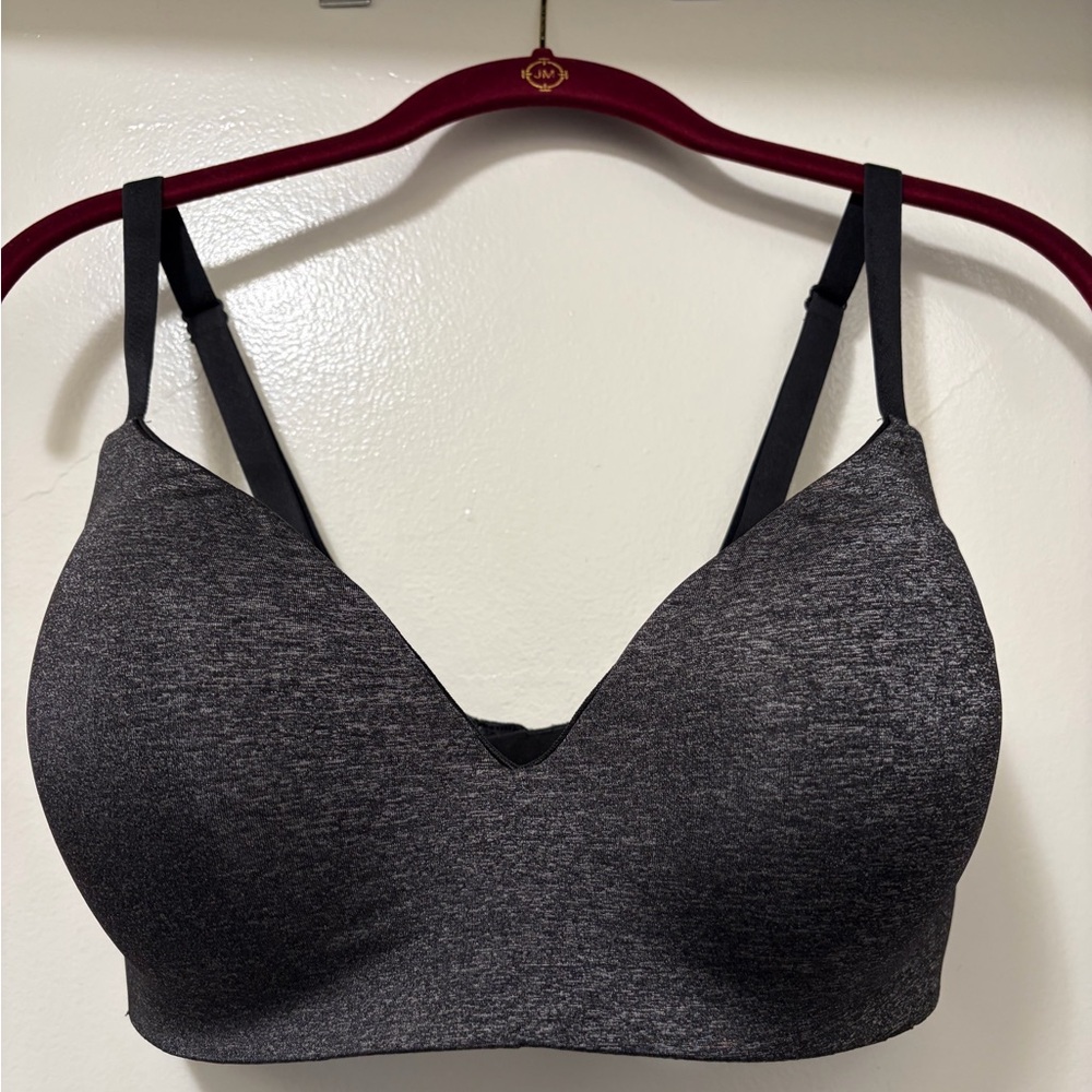 Victoria's Secret No Wire Sans Amature soft padded lined Demi bra. 36DD gray